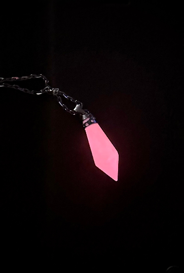 Glow in the Dark Crystal Pointed Necklace, Kida Necklace, Atlantis Cosplay Necklace, Glow in dark Necklace, Glowing Crystal Pendant