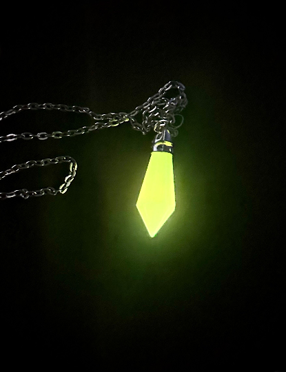 Glow in the Dark Crystal Pointed Necklace, Kida Necklace, Atlantis Cosplay Necklace, Glow in dark Necklace, Glowing Crystal Pendant