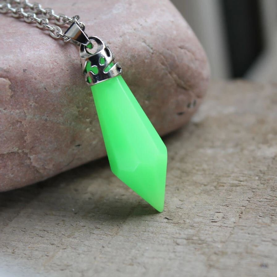 Glow in the Dark Crystal Pointed Necklace, Kida Necklace, Atlantis Cosplay Necklace, Glow in dark Necklace, Glowing Crystal Pendant