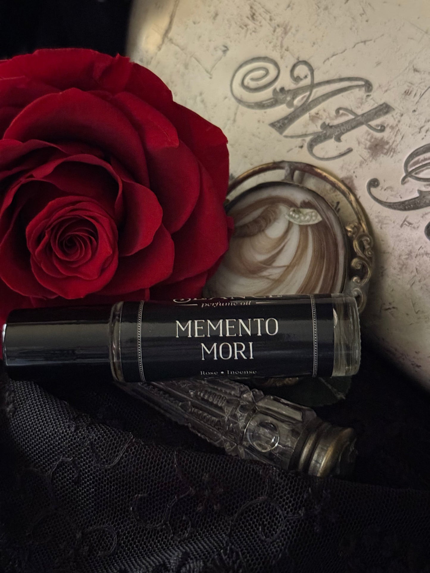Memento Mori (incense & rose)