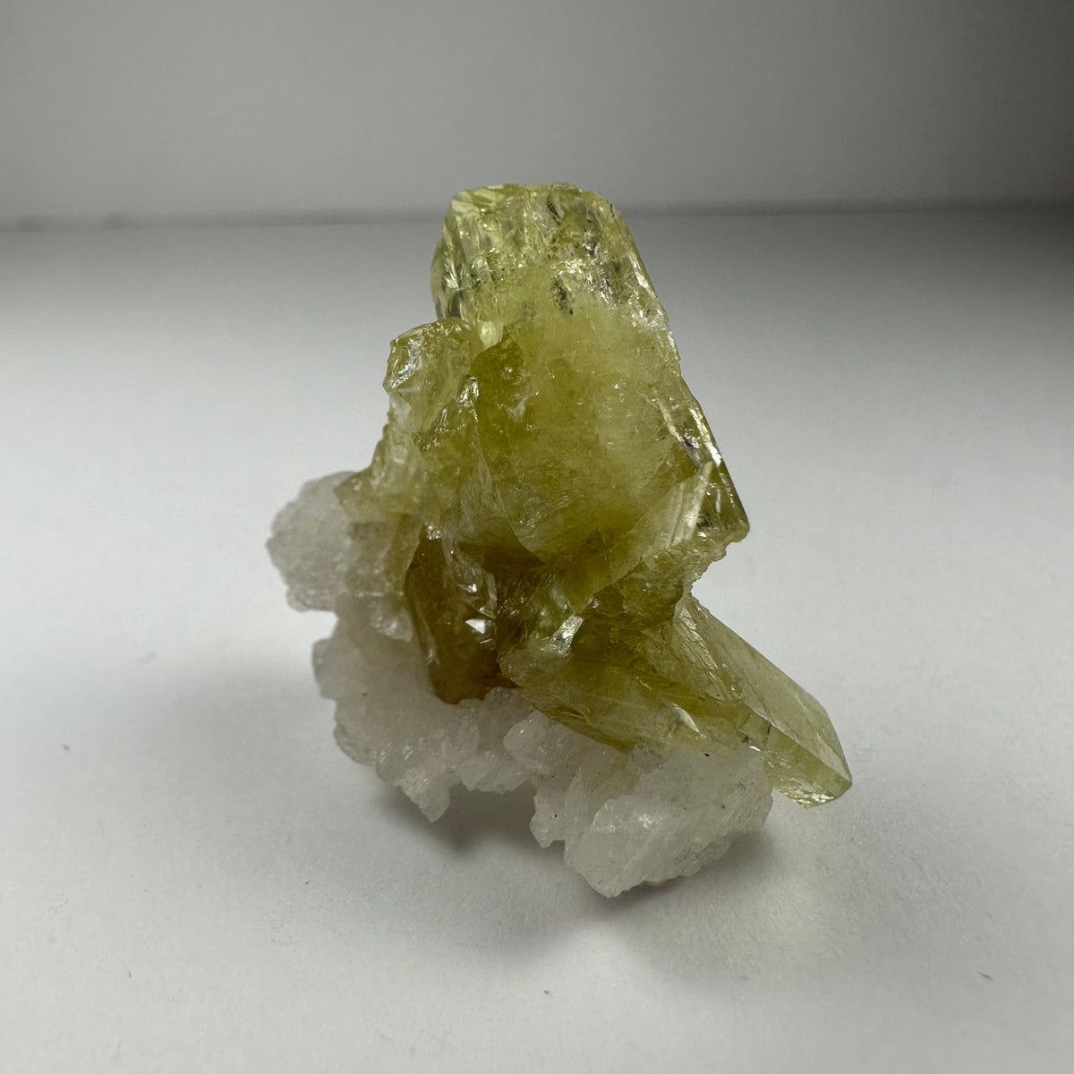 Brazilianite on Albite