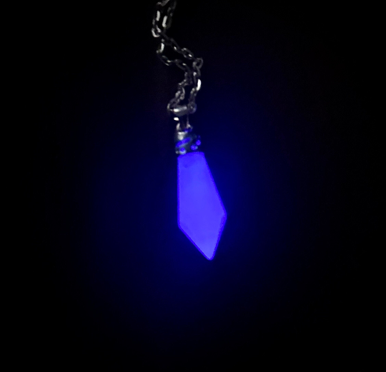 Glow in the Dark Crystal Pointed Necklace, Kida Necklace, Atlantis Cosplay Necklace, Glow in dark Necklace, Glowing Crystal Pendant